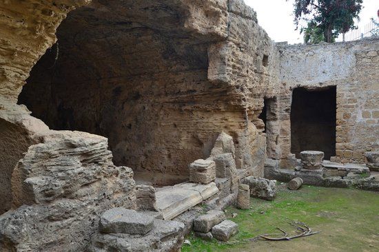 Agia Solomoni Yeraltı Mezarları